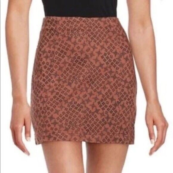 Free People Modern Femme Print Denim Mini Stretch Skirt Size 6 / S /M Tan $60 🔥 - Picture 2 of 4